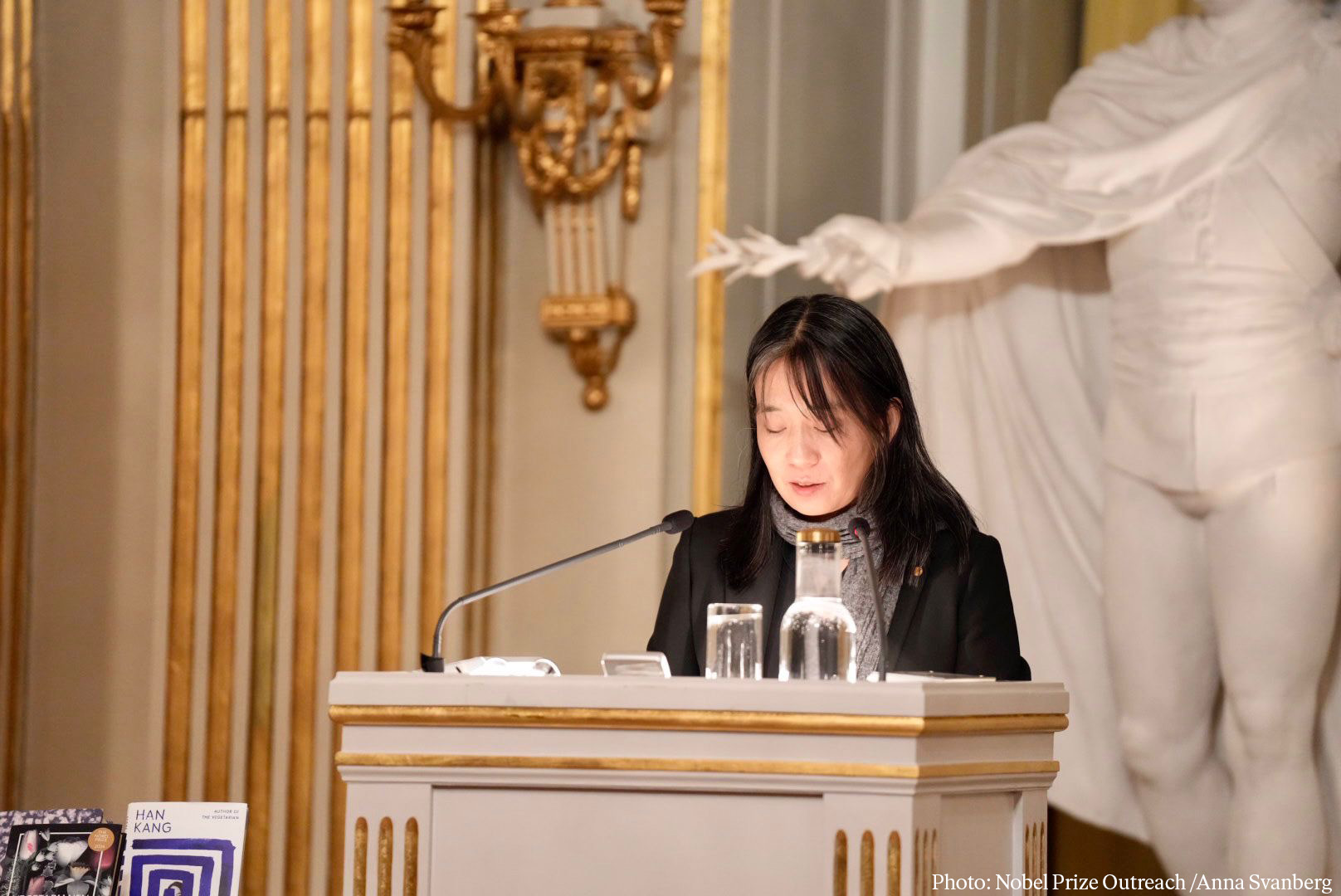 Han Kang s’exprime lors de sa conférence à l’Académie suédoise, à Stockholm, le 7 décembre 2024. © Prix Nobel