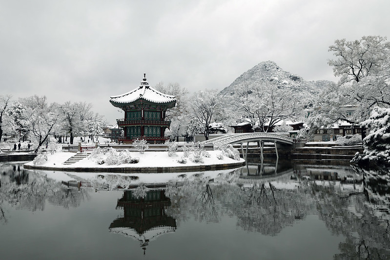 Le palais Gyeongbokgung sous la nège. © Korea.net