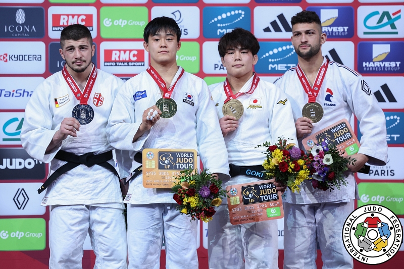 Kim Jonghoon (2e à gauche) aux côtés du Géorgien Luka Maisuradze (à gauche), du Japonais Goki Tajima et du Français Alexis Mathieu (à droite), à l’Arena Bercy de Paris, le 2 février 2025. © Fédération internationale de judo