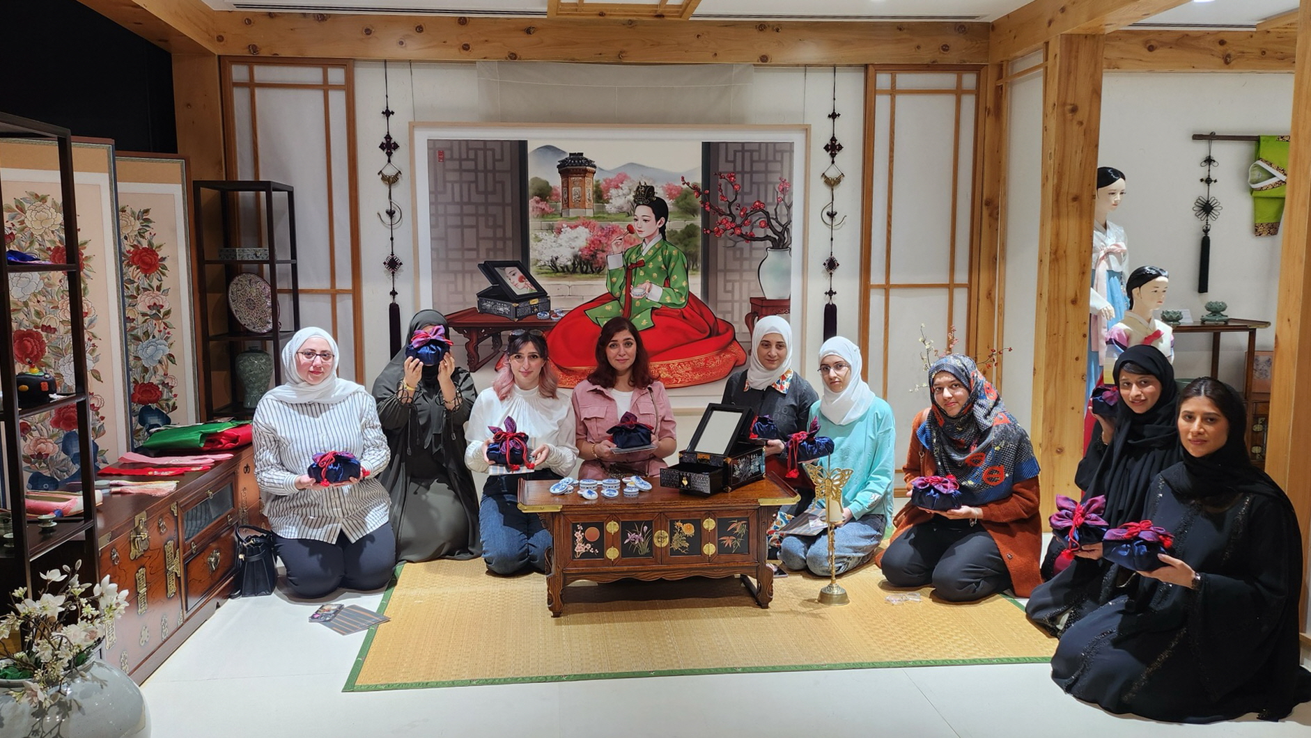 L'atelier « Princess’s Make-up » se tient depuis le 29 janvier au centre culturel coréen d’Abou Dabi, aux Émirats arabes unis. © Université nationale du patrimoine culturel de Corée