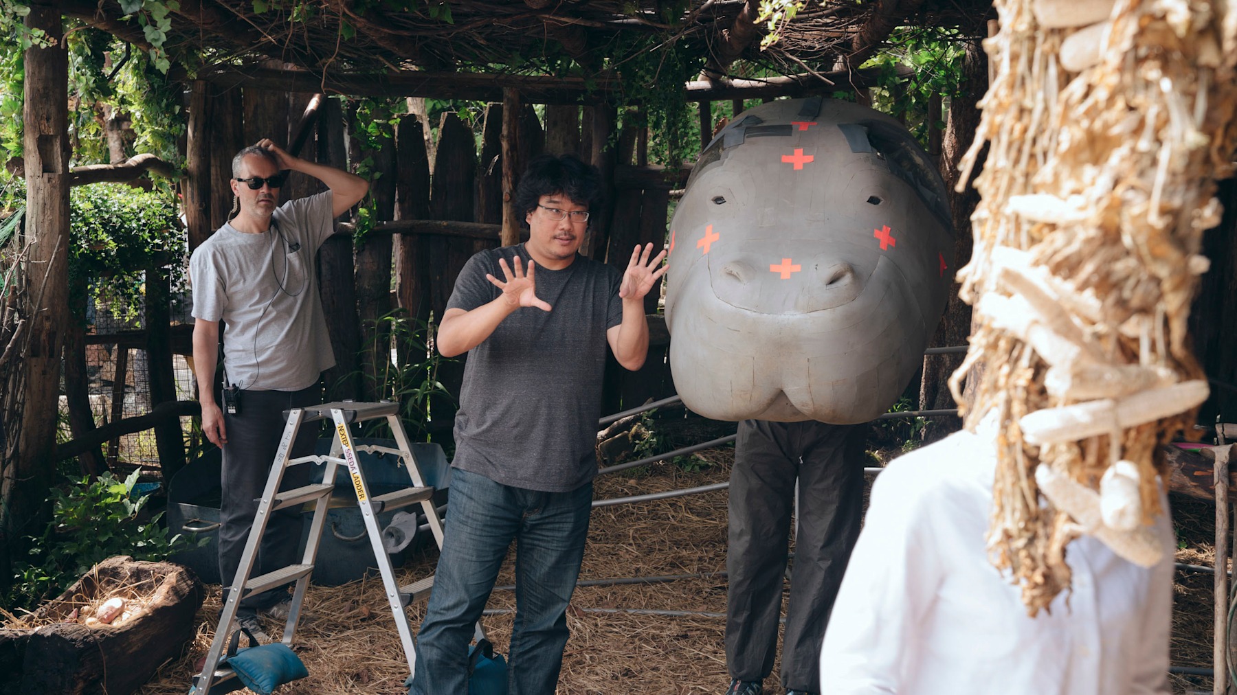 Bong Joon Ho sur le tournage du film « Okja », sorti en 2017. © Academy Museum of Motion Pictures