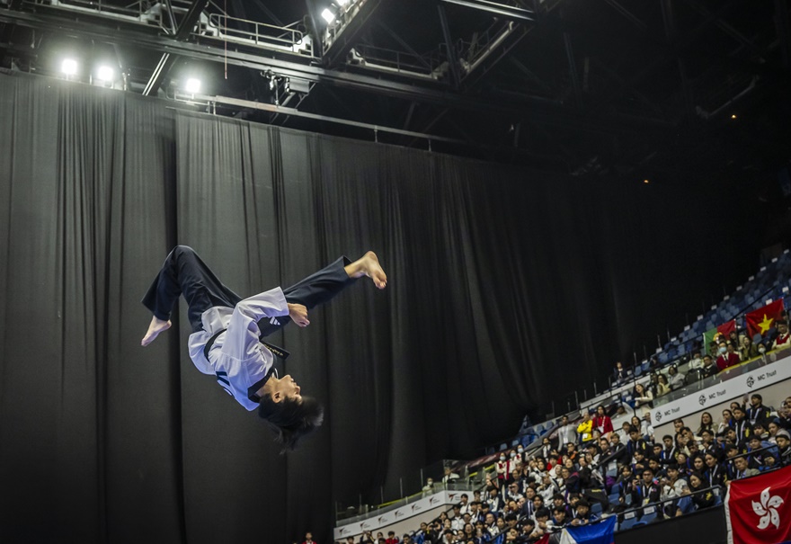 La performance de Byun Jaeyoung en poomsae libre lors des championnats du monde 2024, à Hong Kong, le 1er décembre 2024. © Fédération mondiale de taekwondo