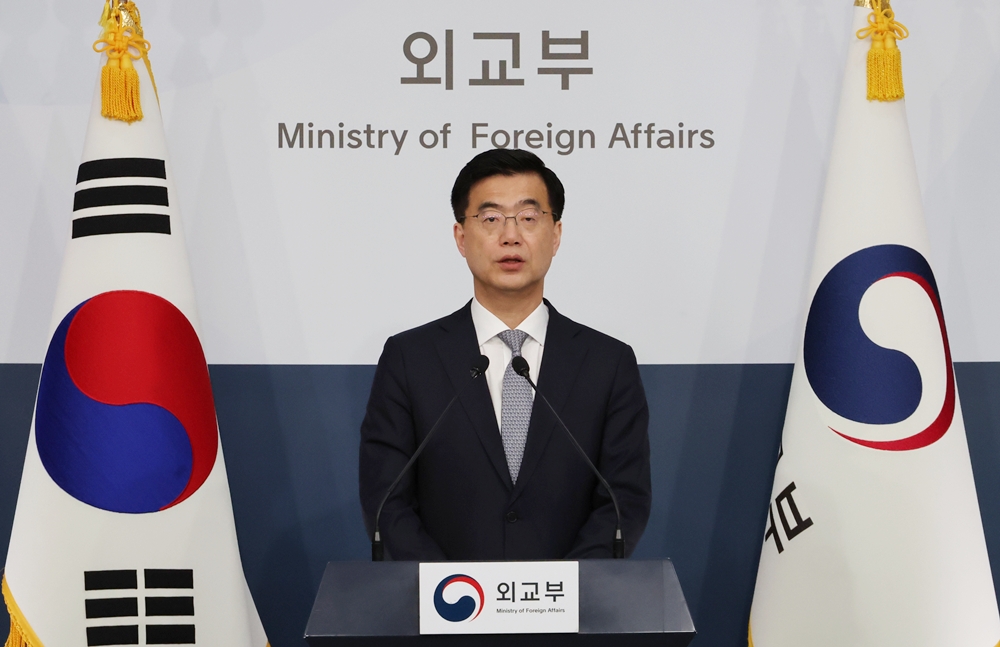 Le porte-parole du ministère des Affaires étrangères, Lee Jaewoong, donne une conférence de presse au complexe gouvernemental de Séoul, le 6 mars 2025. © Agence de presse Yonhap