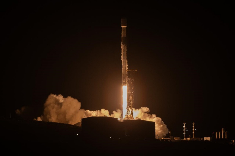 La fusée Falcon 9 de SpaceX, avec à son bord le téléscope spatial SPHEREx, décolle de la base américaine de Vandenberg, en Californie, le 11 mars 2025, à 21h10 (heure locale). © NASA