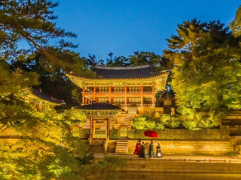 Le palais Changdeokgung, de nuit. © Service du patrimoine coréen