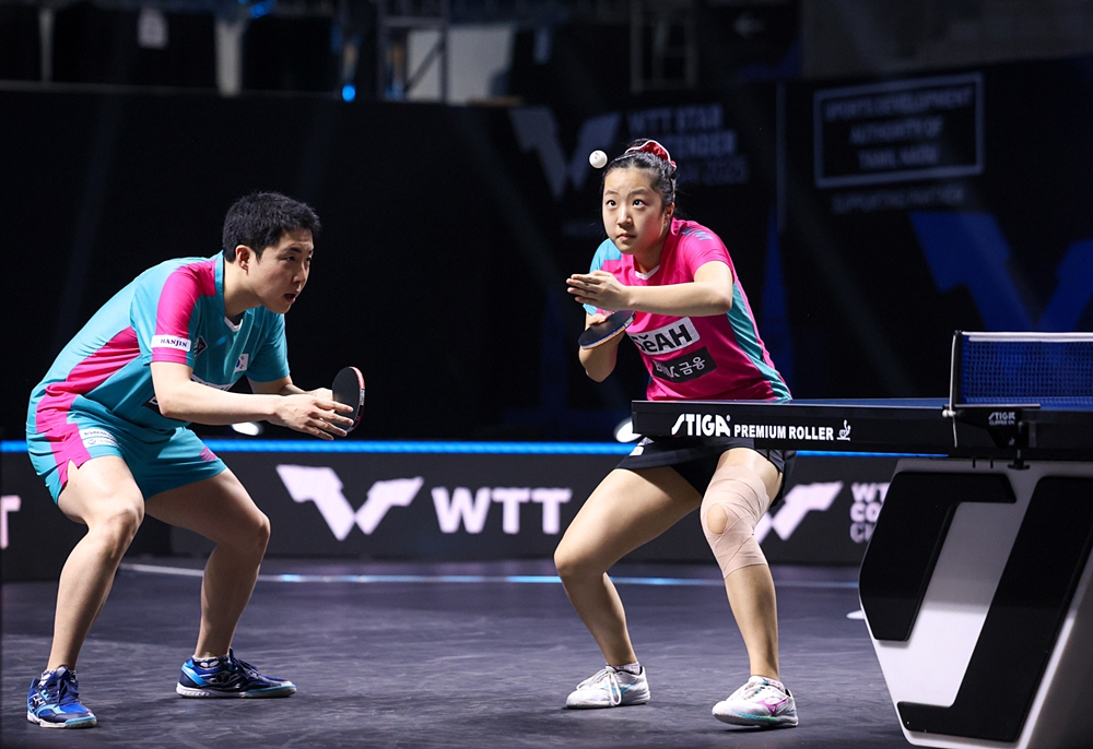 Shin Yubin et Lim Jonghoon jouent la finale du double mixte du World Table Tennis (WTT) Star Contender Chennai 2025 à Chennai, en Inde, le 30 mars 2025. © World Table Tennis