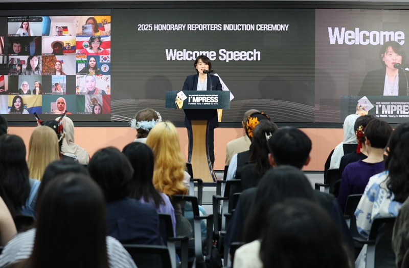Chae Suhee, responsable des politiques de promotion culturelle à l’étranger au ministère de la Culture, s’exprime lors de la cérémonie de lancement des activités des journalistes honoraires pour 2025, au Kocis Center de Séoul, le 30 avril 2025. © Lee Jeong Woo / Korea.net