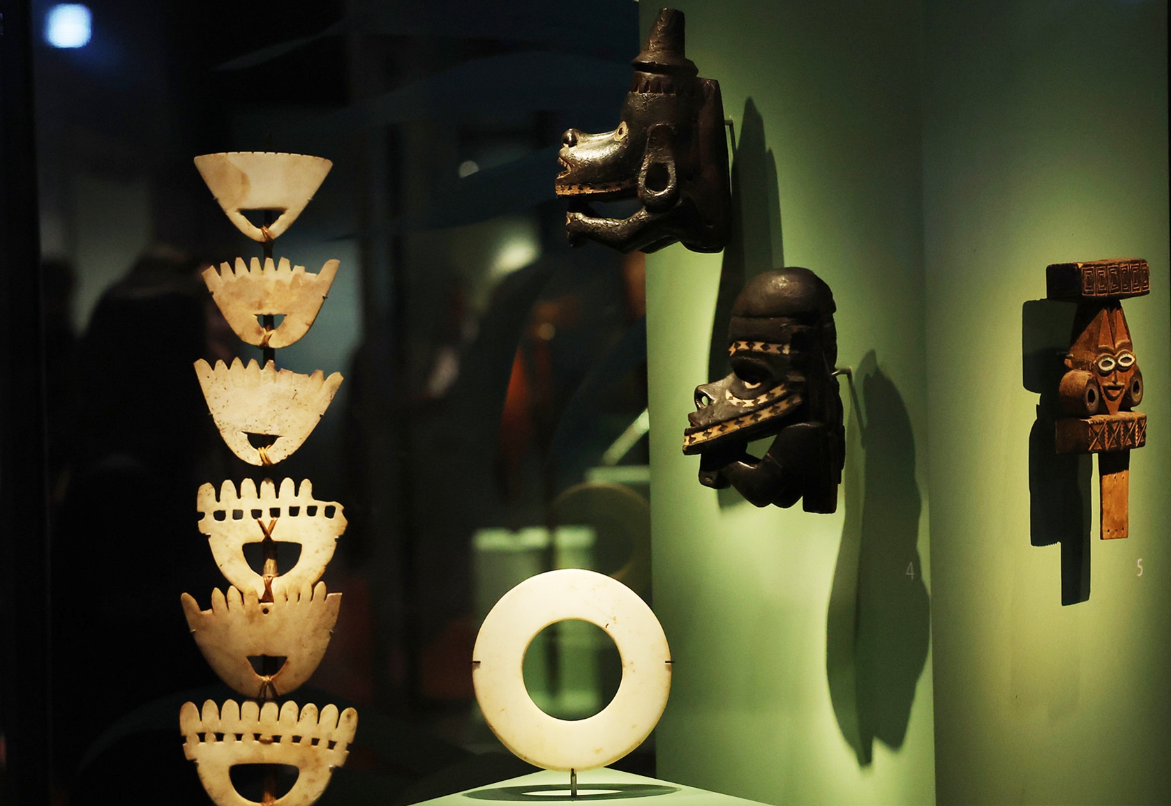 Quelques-uns des objets exposés dans le cadre de « Mana Moana, Arts of the Great Ocean, Oceania », au musée national de Corée. © Lee Jeong Woo / Korea.net
