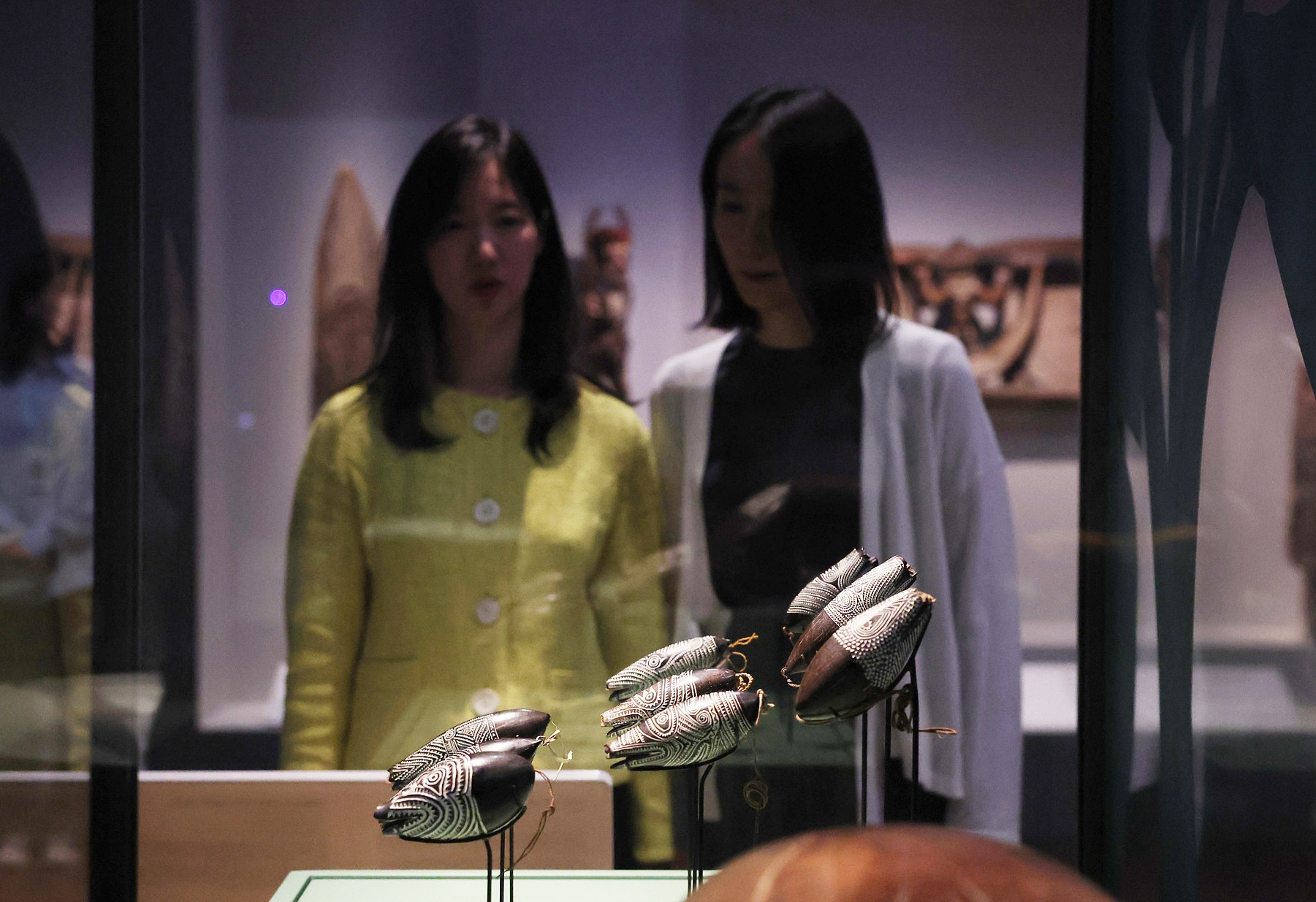 Les charmes ou amulettes protectrices, communément appelées marupai, sont taillées dans une noix de coco et sont sculptées de motifs variés ou d’expressions faciales. © Lee Jeong Woo / Korea.net