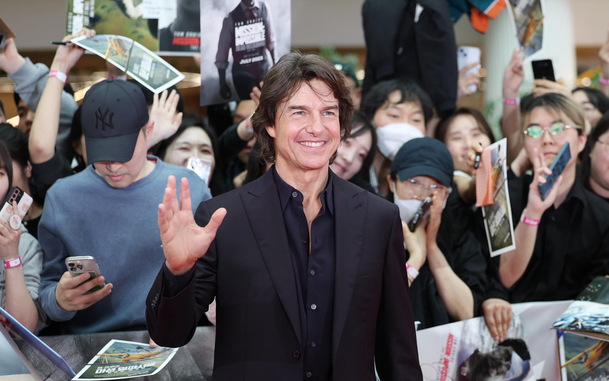 Tom Cruise pose sur le tapis rouge de la patinoire du parc d’attractions Lotte World, à Séoul, le 8 mai 2025. © Lee Jeong Woo / Korea.net