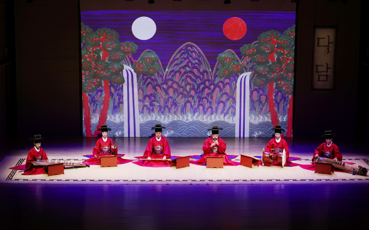 Un concert de musique traditionnelle coréenne tenu dans le cadre des cafés-concerts Dadam se tient au Centre national de Gugak, le 30 avril 2025. © Lee Jeong Woo / Korea.net