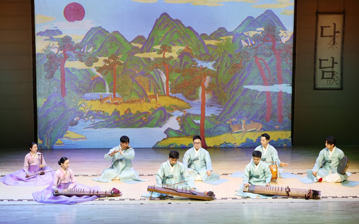 L'orchestre folklorique du centre national de Gukak improvise lors d’un morceau de Sinawi. © Lee Jeong Woo / Korea.net