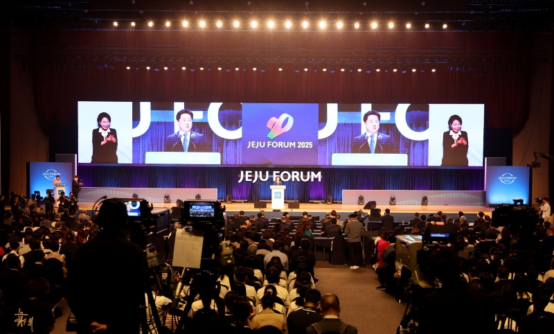 Le gouvernemeur de la province de Jeju, Oh Younghwan, prononce son discours d’ouverture du Jeju Forum 2025, le 29 mai 2025. © Agence de presse Yonhap