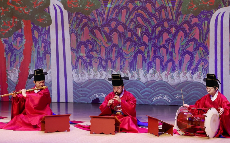 Un concert de musique traditionnelle cor&eacute;enne tenu dans le cadre du caf&eacute;-concert Dadam, au centre national de Gugak, le 30 avril 2025. &copy; Lee Jeong Woo / Korea.net