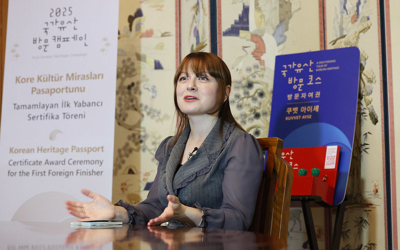 Ayse Kuvvet lors de son interview avec Korea.net à Séoul, le 12 juin 2025. © Lee Jeong Woo / Korea.net