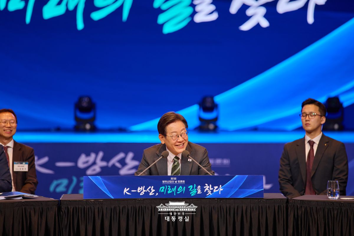 Le président Lee Jae Myung lors d’un événement consacré à l’industrie de la défense coréenne, à l’hôtel Grand Hatt Seoul, le 8 juillet 2025. © Bureau présidentiel