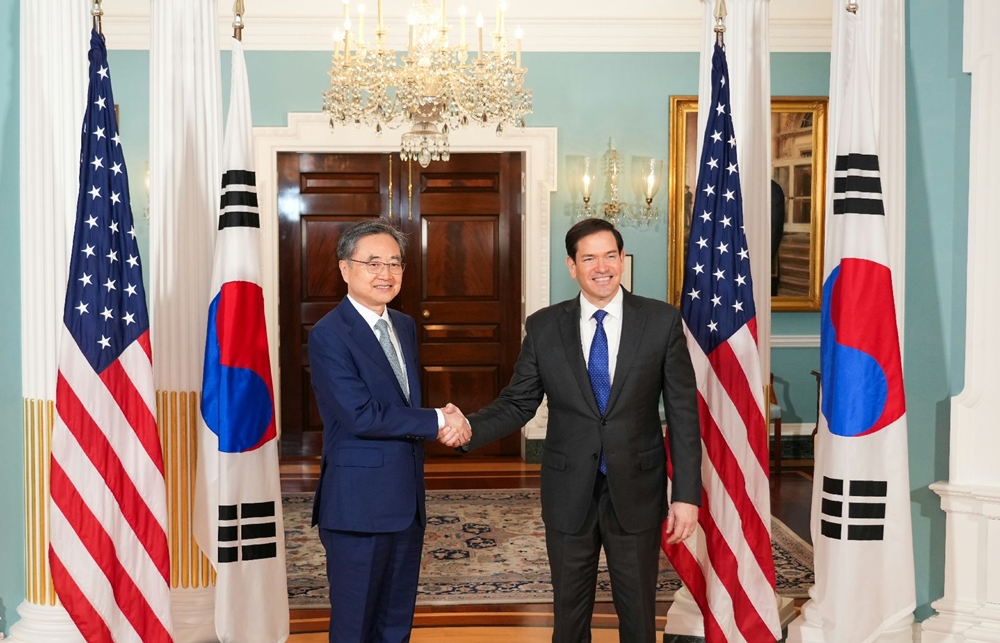 Le ministère des Affaires étrangères Cho Hyun et le secrétaire d'Etat américain Marco Rubio au département d'État à Washington, le 31 juillet 2025. © Ministère des Affaires étrangères