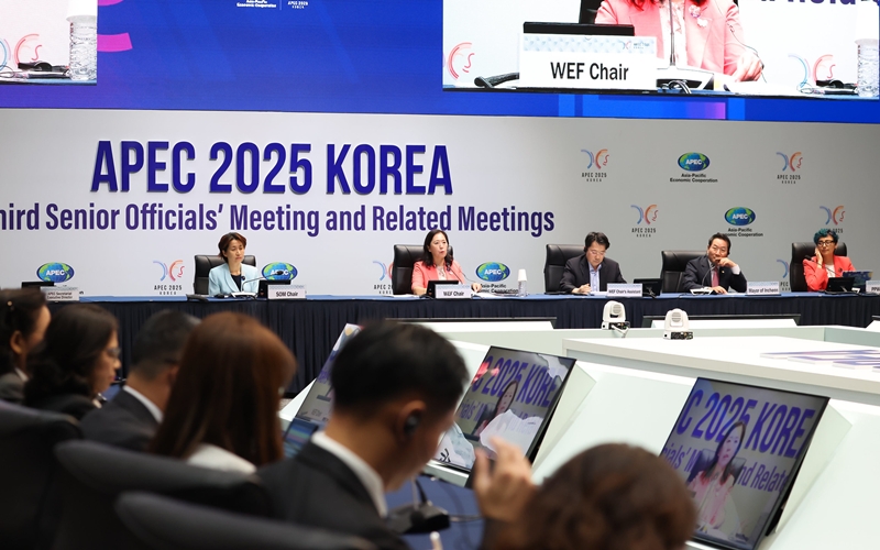 Le dialogue de haut niveau sur les femmes et l’économie (High Level Policy Dialogue on Women and the Economy) se tient à la Songdo Convensia d’Incheon, le 12 août 2025. © APEC KOREA 2025