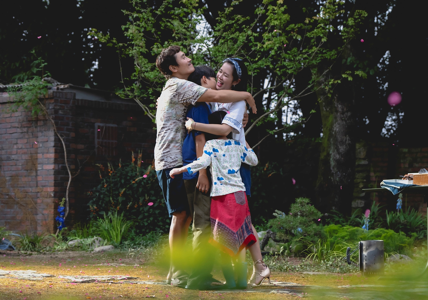 Une scène de la comédie-thriller « Aucun autre choix » de Park Chan-wook, avec Lee Byung-hun, Son Yejin, film d’ouverture du 30e festival international du film de Busan. © Festival international du film de Busan