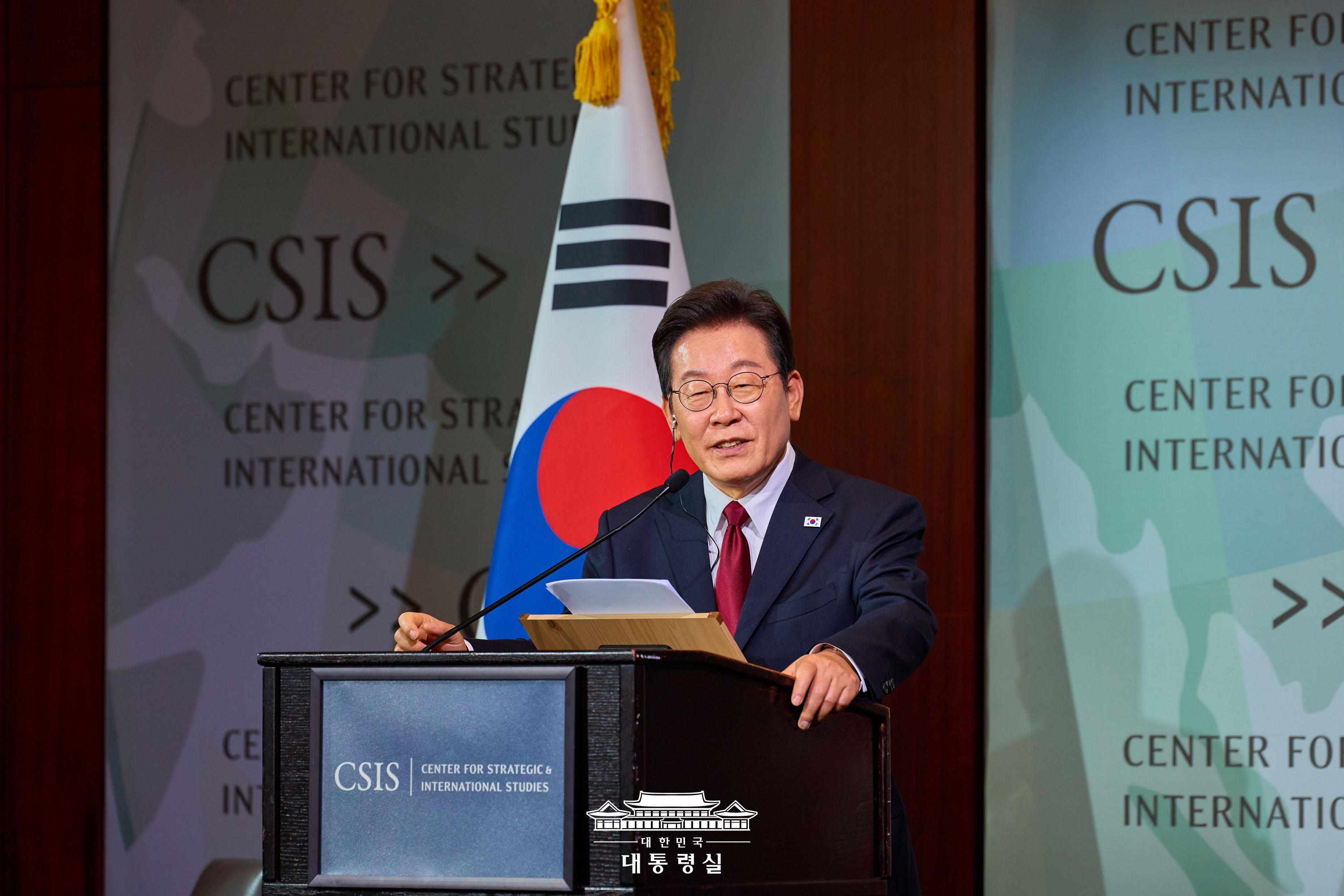 Le président Lee Jae Myung lors de son discours au Center for Strategic and International Studies, à Washington D.C., le 25 août 2025. © Bureau présidentiel