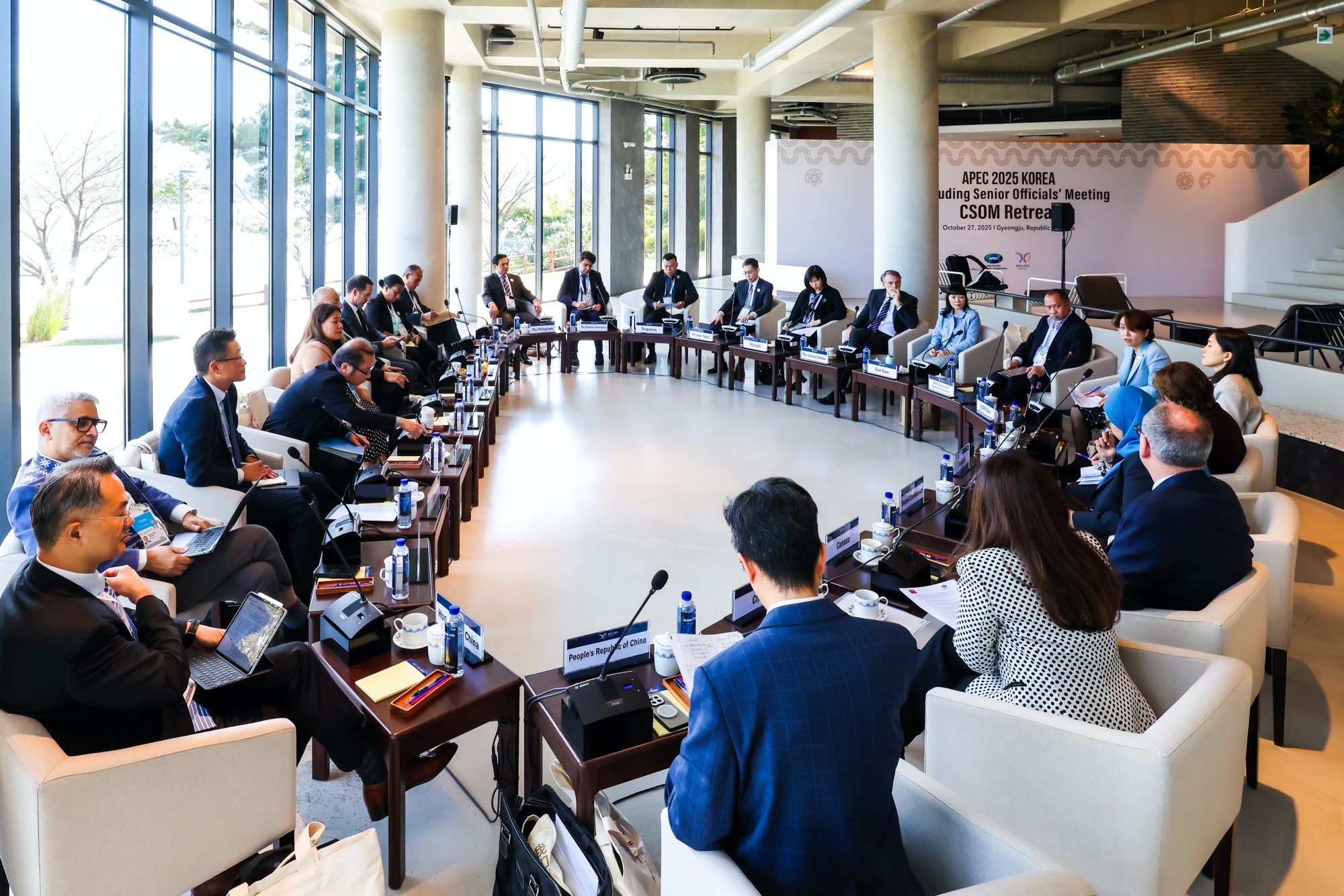 La dernière réunion des hauts fonctionnaires (Concluding Senior Officials’ Meeting, CSOM) de la Coopération économique Asie-Pacifique (APEC) s’est achevée au Hwabaek International Convention Center (HICO) de Gyeongju, dans le Gyeongsang du Nord les 27 et 28 octobre 2025. © Ministère des Affaires étrangères