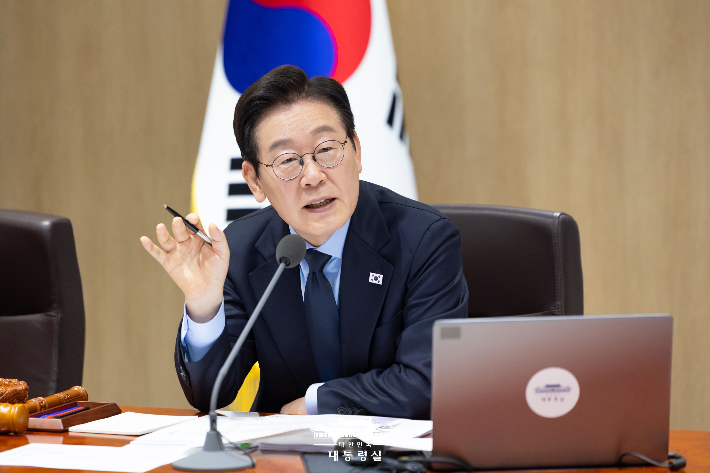 Le pr&eacute;sident Lee Jae Myung s&rsquo;exprime lors d&rsquo;une r&eacute;union du Conseil des ministres au bureau pr&eacute;sidentiel de Yongsan, &agrave; S&eacute;oul, le 11 novembre 2025. &copy; Bureau pr&eacute;sidentiel de la R&eacute;publique de Cor&eacute;e