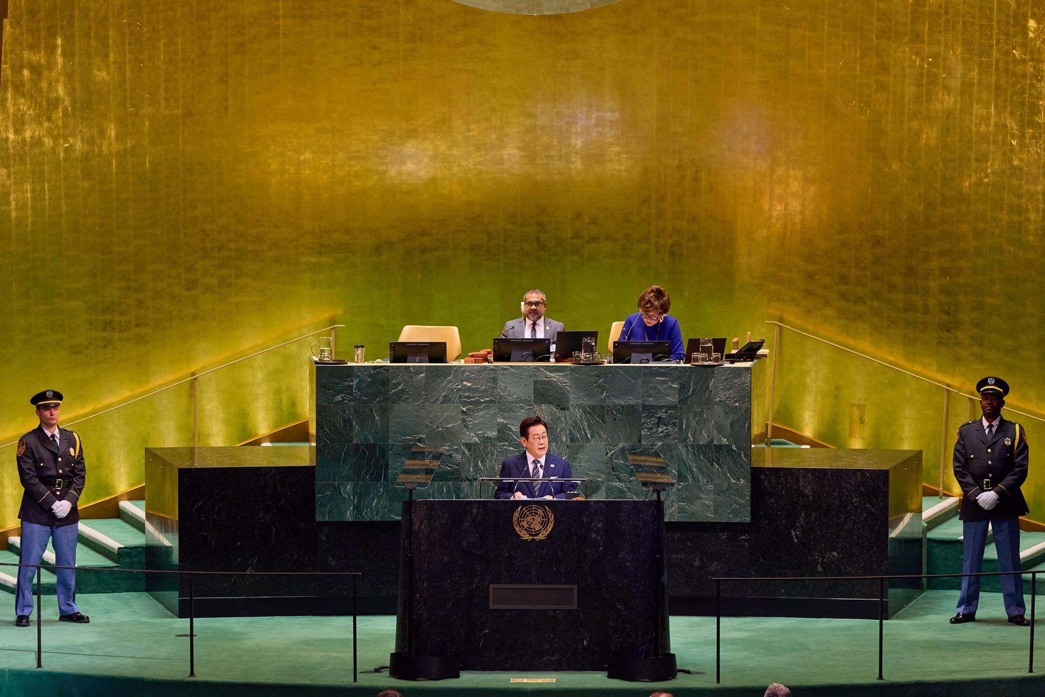 Le président Lee Jae Myung s’exprime lors de la 80e Assemblée générale des Nations Unies, au siège de l’organisation à New York, le 23 septembre 2025. © Bureau présidentiel de la République de Corée