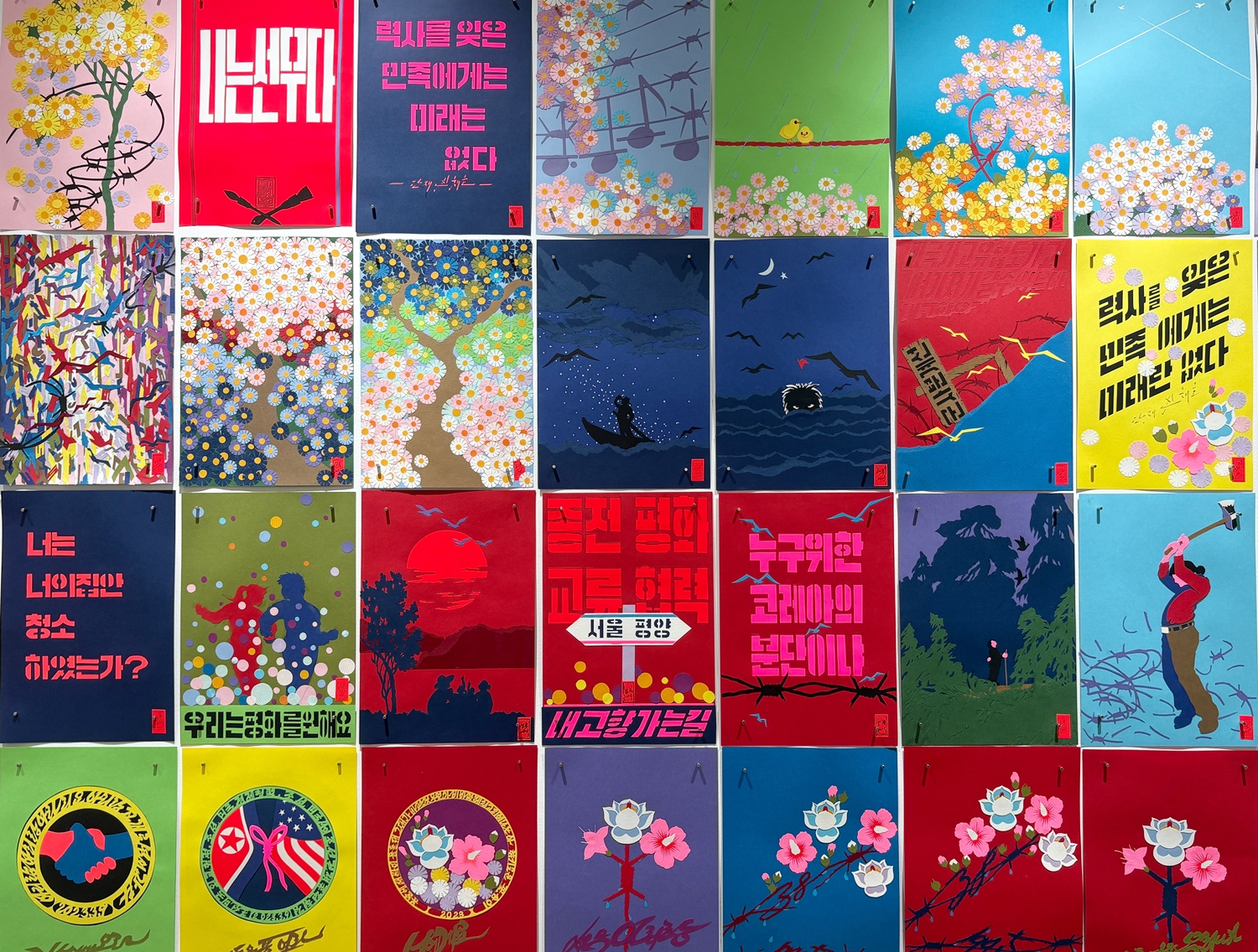 Quelques-unes des 92 &oelig;uvres color&eacute;es de Sunmu. &copy; Charles Audouin / Korea.net