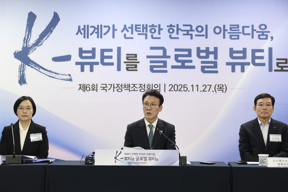 Le Premier ministre Kim Min-seok s’exprime lors d’une réunion à Eumseong, dans le Chungcheong du Nord, le 27 novembre 2025. © Bureau de coordination des politiques gouvernementales sous le Secrétariat du Premier ministre