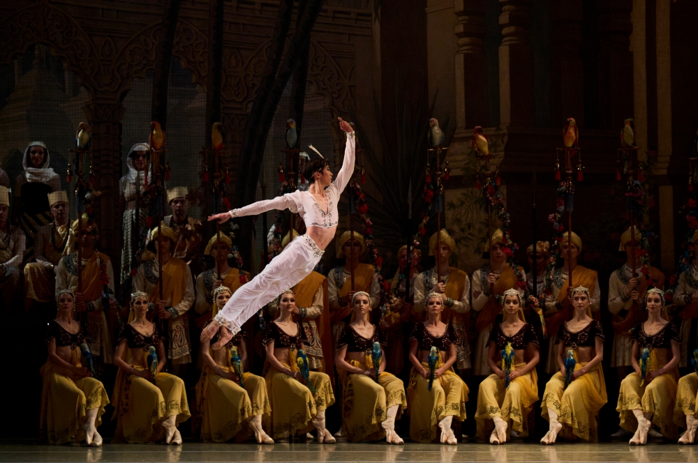 Jeon Minchul dans &laquo; La Bayad&egrave;re &raquo;. &copy; Mikhail Vilchuk / Th&eacute;&acirc;tre Mariinsky