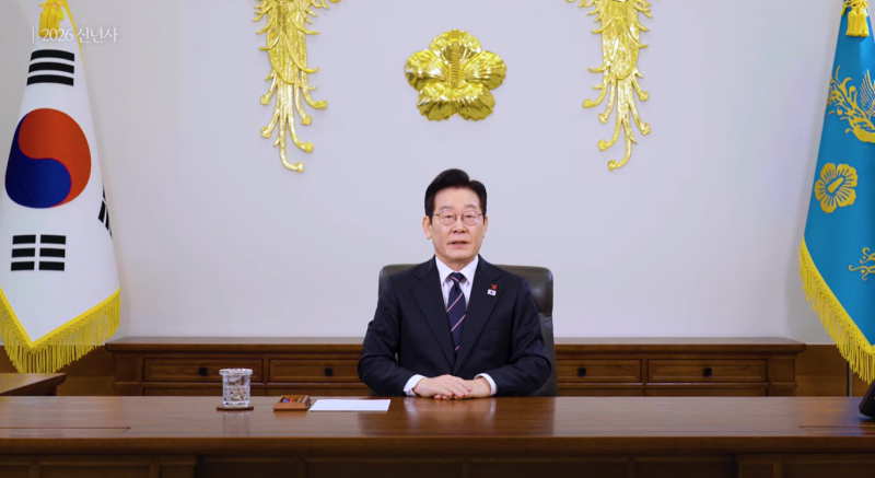 Le pr&eacute;sident Lee Jae Myung s&rsquo;exprime &agrave; Cheong Wa Dae, le 1er janvier 2025. &copy; Cha&icirc;ne YouTube du pr&eacute;sident Lee Jae Myung