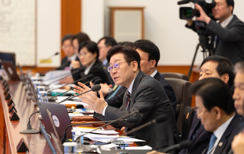 Le pr&eacute;sident Lee Jae Myung s&rsquo;exprime lors d&rsquo;une r&eacute;union du Conseil des ministres au complexe pr&eacute;sidentiel de Cheong Wa Dae, &agrave; S&eacute;oul, le 3 f&eacute;vrier 2026. &copy; Cheong Wa Dae