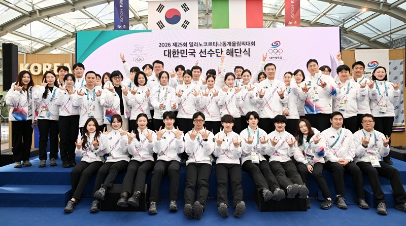 Une partie de la Team Korea, la d&eacute;l&eacute;gation cor&eacute;enne des Jeux olympiques d'hiver 2026, lors d'une c&eacute;r&eacute;monie organis&eacute;e &agrave; la fin de la comp&eacute;tition &agrave; la Korea House de Milan, le 22 f&eacute;vrier 2026. &copy; Comit&eacute; olympique cor&eacute;en