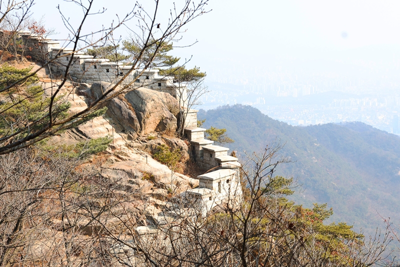 S&eacute;oul vue depuis les fortifications de Bukhansanseong. &copy; Lee Jeong Woo / Korea.net
