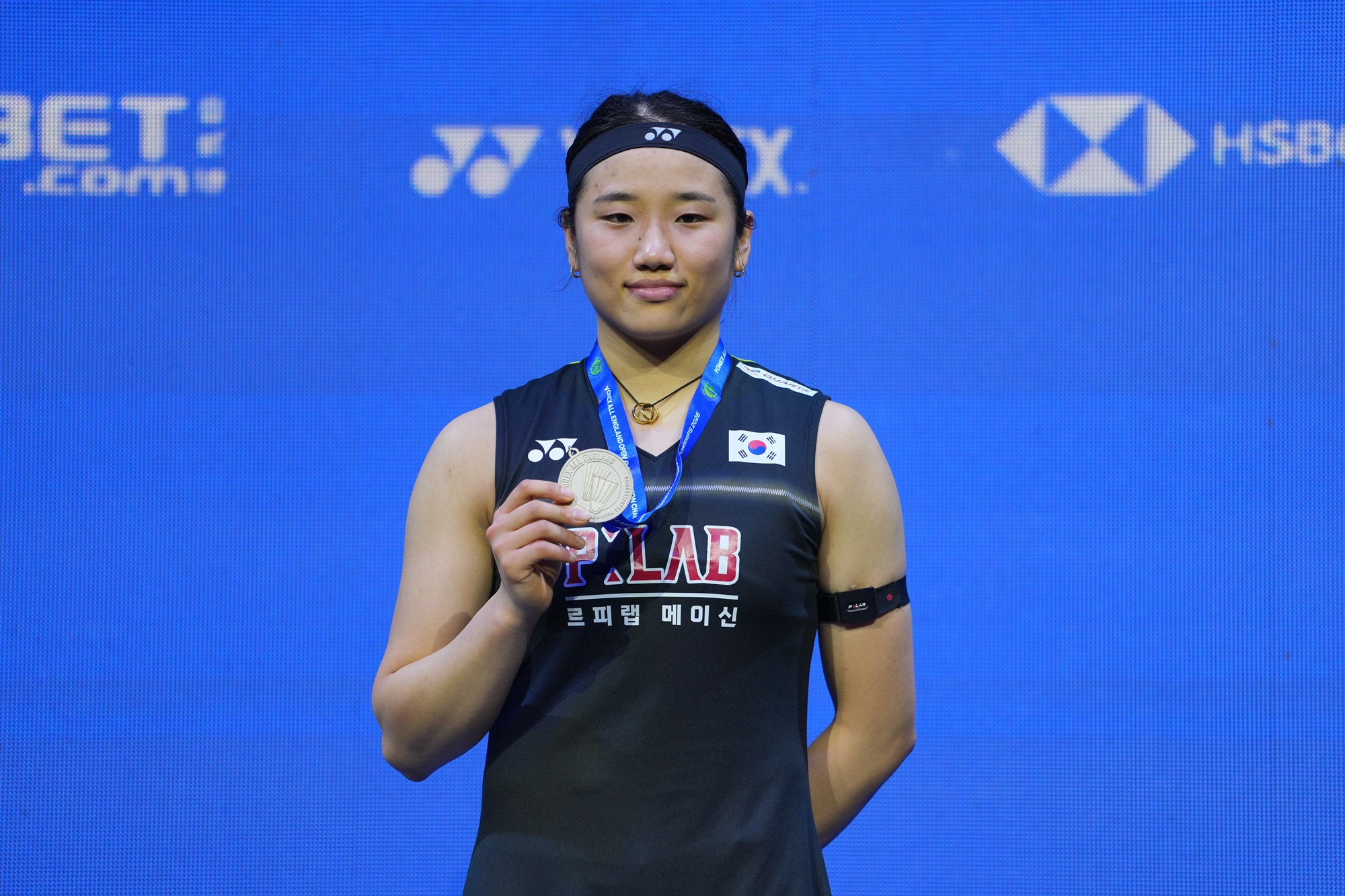 La badiste Ahn Seyoung pose avec sa m&eacute;daille d&rsquo;argent de l&rsquo;Open d&rsquo;Angleterre, &agrave; Birmingham, le 8 mars 2026. &copy; Agence de presse Yonhap