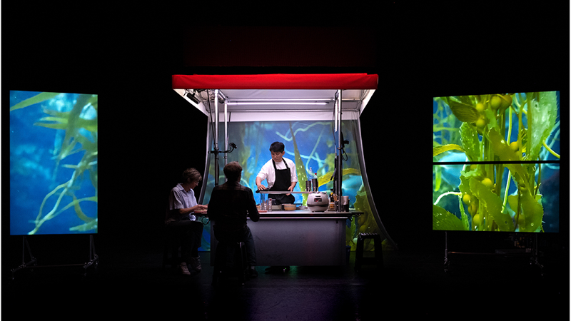 Koo Jaha présente « Haribo Kimchi » lors du Seoul Performing Arts Festival, en octobre 2025. © Seoul Performing Arts Festival