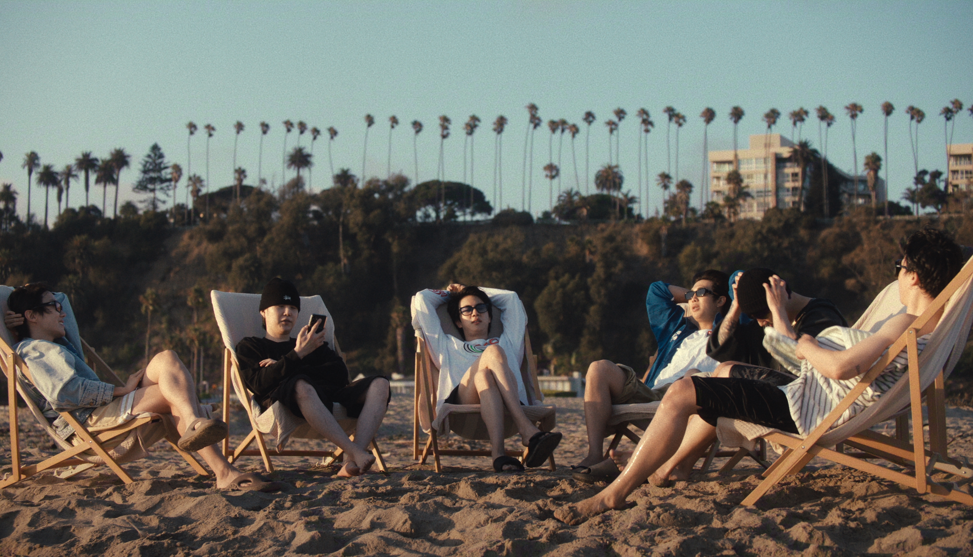 Le documentaire « BTS : Le retour », qui retrace les coulisses du comeback du groupe après leur pause, sort le 27 mars sur Netflix. © Netflix