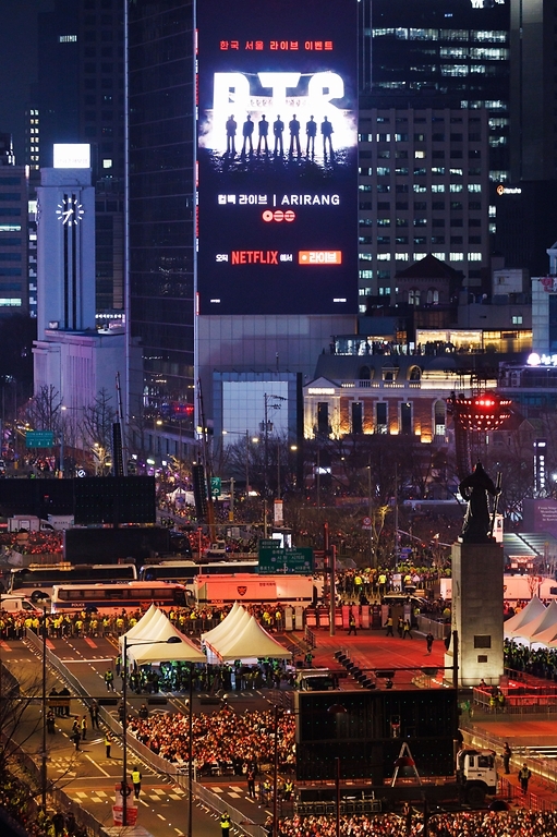 La statue du roi Sejong sur la place Gwanghwamun, le jour du concert de BTS &agrave; S&eacute;oul, le 21 mars 2026. &copy; Minist&egrave;re de la Culture, es Sports et du Tourisme