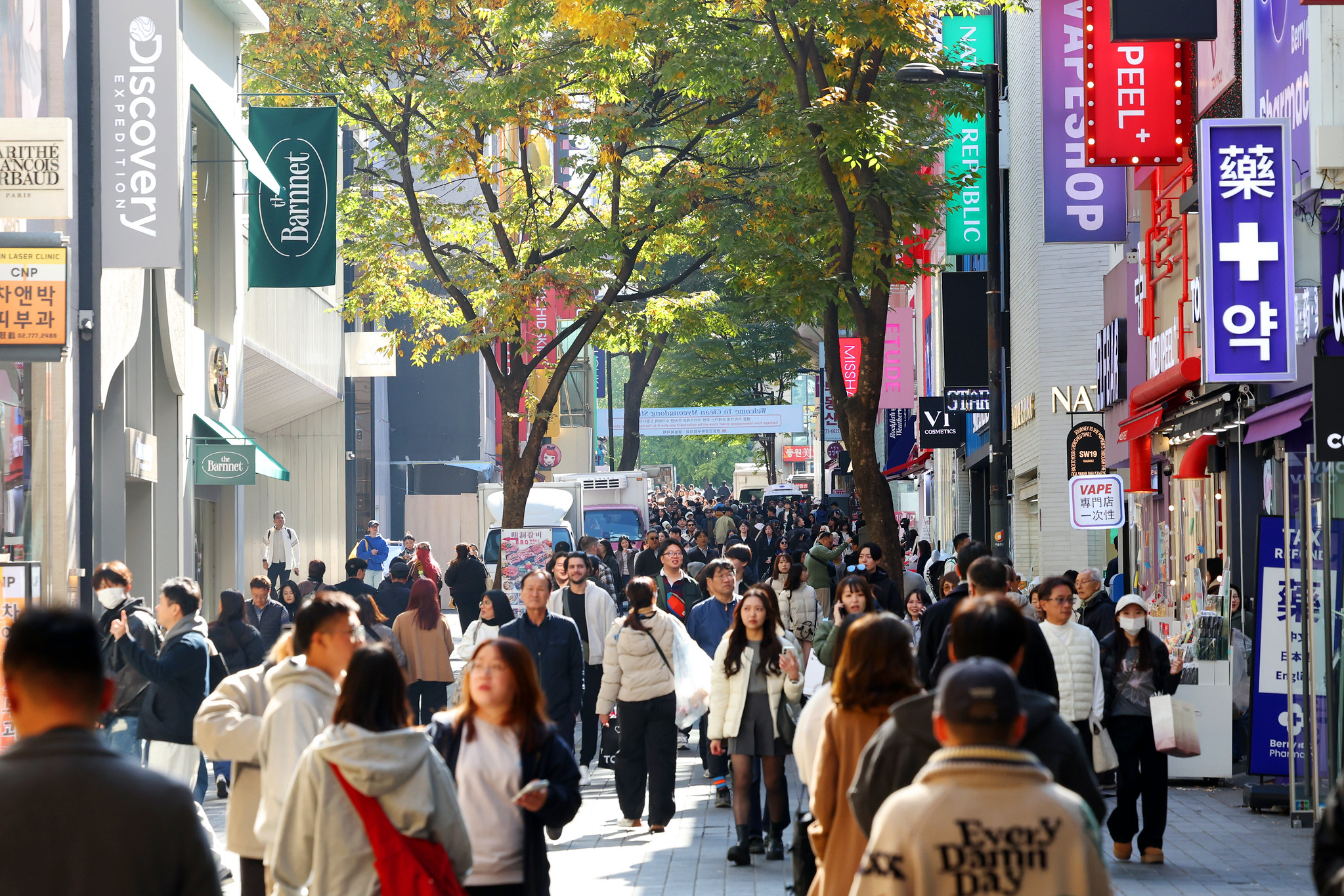 Une rue du quartier de Myeongdong, &agrave; S&eacute;oul. &copy; Lee Jeong Woo / Korea.net