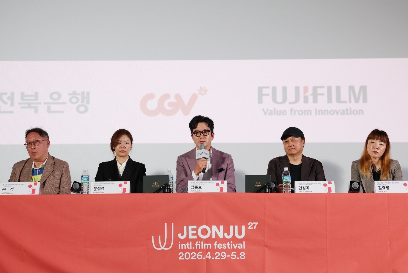 Le directeur du festival international de Jeonju, l&rsquo;acteur Jung Junho, s&rsquo;exprime lors d&rsquo;une conf&eacute;rence de presse &agrave; S&eacute;oul, le 31 mars 2026. &copy; Lee Jeong Woo / Korea.net