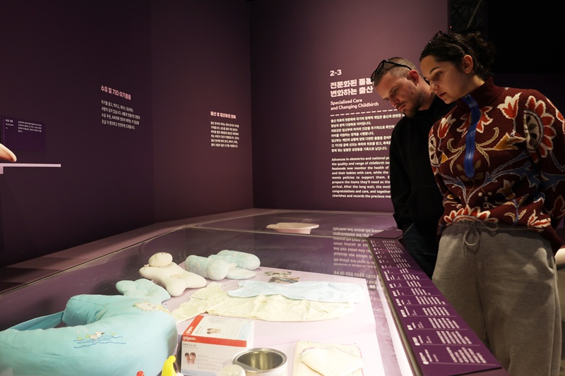 &laquo; Happy Birthday &raquo; propose &eacute;galement de d&eacute;couvrir les produits de pu&eacute;riculture modernes. &copy; Park Dae-jin / Korea.net