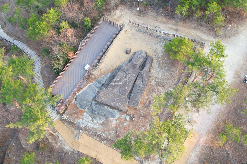 L'une des deux grandes statues de Bouddha allongé, appelées Wanbul, joyaux du temple d’Unjusa. Elle mesure environ 12 mètres de long et 10 mètres de large. © Lee Jeong Woo / Korea.net