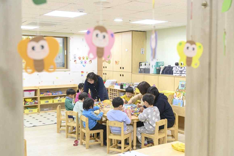 Des enfants dans une garderie de l&rsquo;arrondissement de Yangcheon, &agrave; S&eacute;oul. &copy; Mairie de l&rsquo;arrondissement de Yangcheon