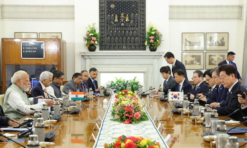 Le pr&eacute;sident Lee Jae Myung et le Premier ministre indien Narendra Modi tiennent un sommet &eacute;largi la Hyderabad House, &agrave; New Delhi, le 20 avril 2026. &copy; Agence de presse Yonhap