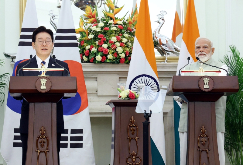 Le pr&eacute;sident Lee Jae Myung et le Premier ministre indien Narendra Modi donnent une conf&eacute;rence de presse conjointe &agrave; la Hyderabad House, &agrave; New Delhi, le 20 avril 2026. &copy; Agence de presse Yonhap