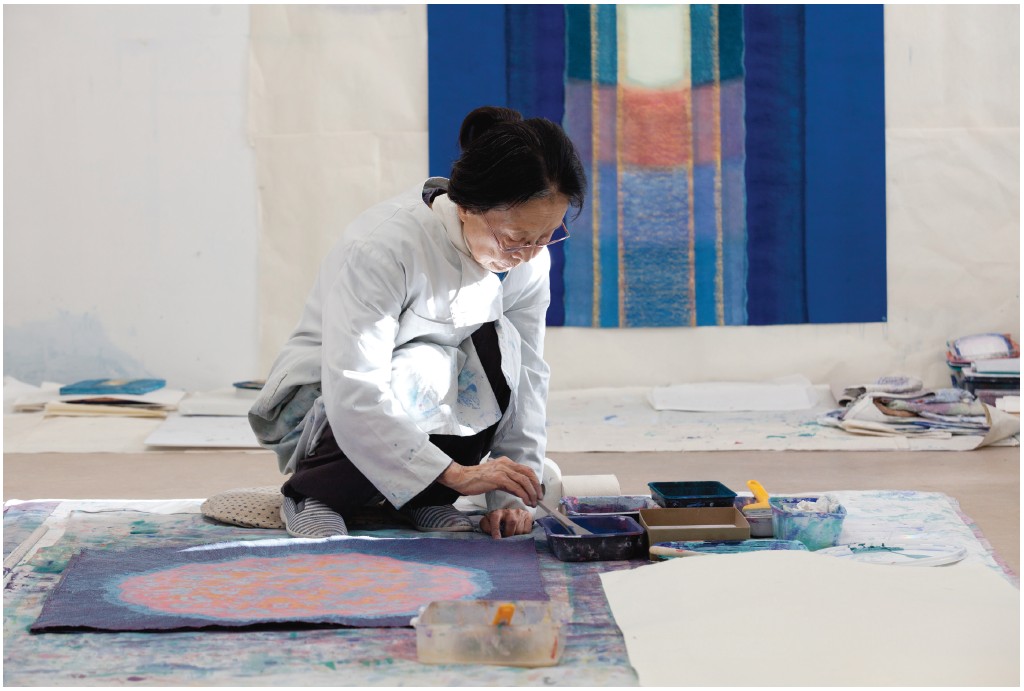 Bang Hai Ja dans son atelier d&rsquo;Ajoux, en Adr&egrave;che, en 2020. &copy; Chung Jaejoon