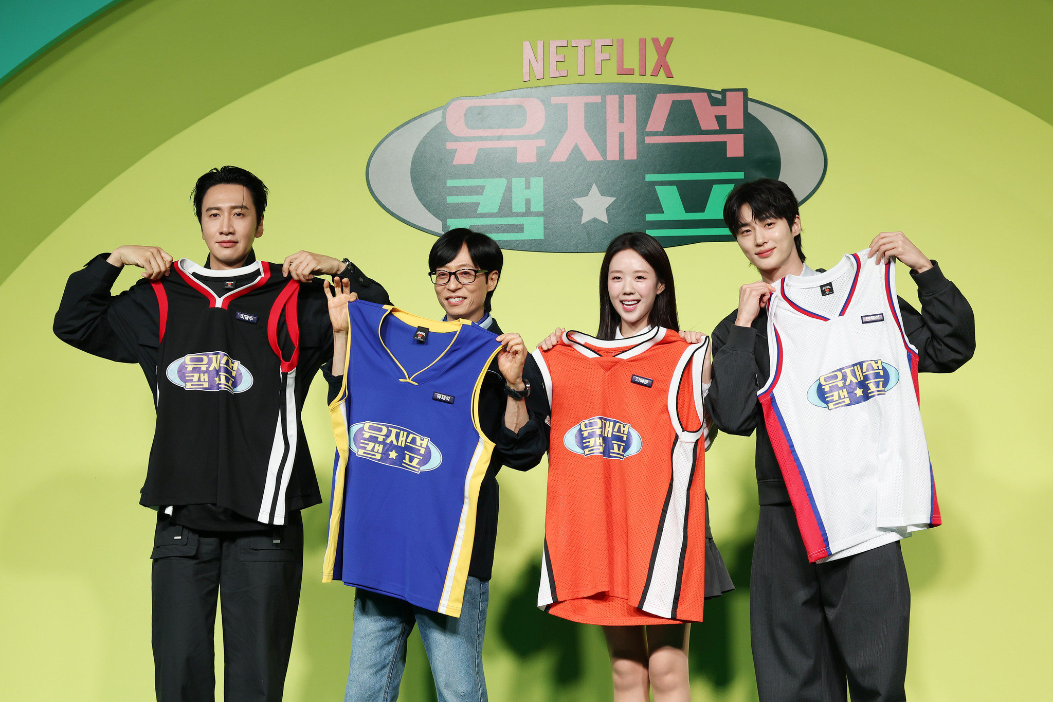 De gauche à droite : l’acteur Lee Kwang-soo, l’animateur Yoo Jae-suk, la comédienne Ji Ye-eun et l’acteur Byeon Woo-seok. © Lee Jeong Woo / Korea.net 