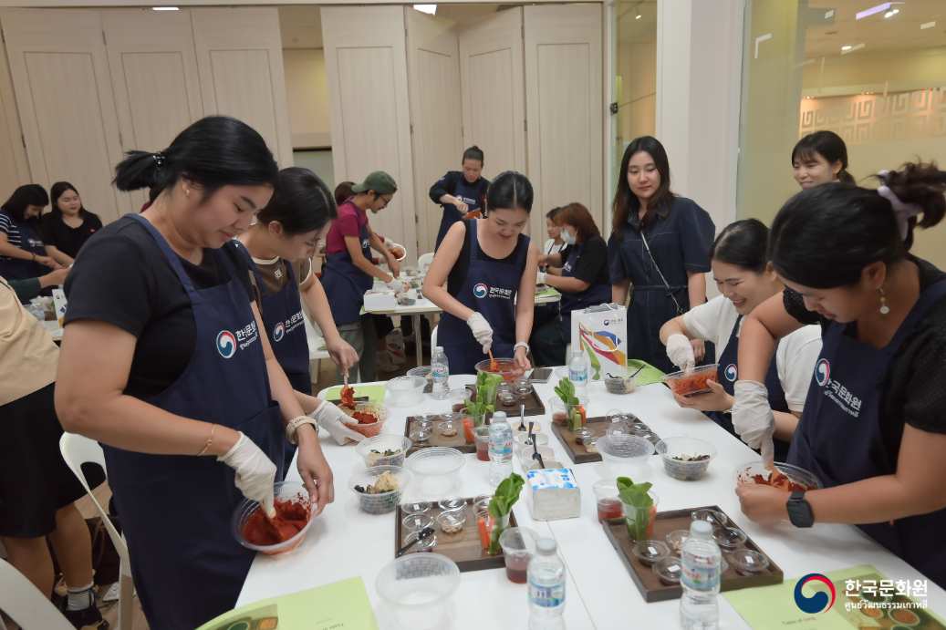 Un atelier de fabrication des sauces ferment&eacute;es cor&eacute;ennes s&rsquo;est tenu au centre culturel de Bangkok les 10 et 11 mai 2026. &copy; Centre culturel cor&eacute;en de Bangkok
