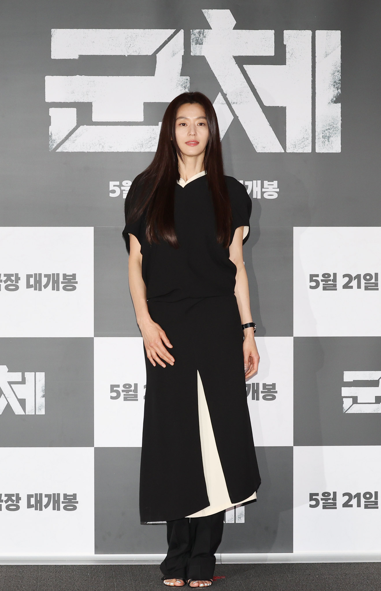 L’actrice Jun Ji-hyun pose lors de l’avant-première et de la conférence de presse organisées à Yongsan, au centre de Séoul, le 20 mai 2026. © Lee Jeong Woo / Korea.net 