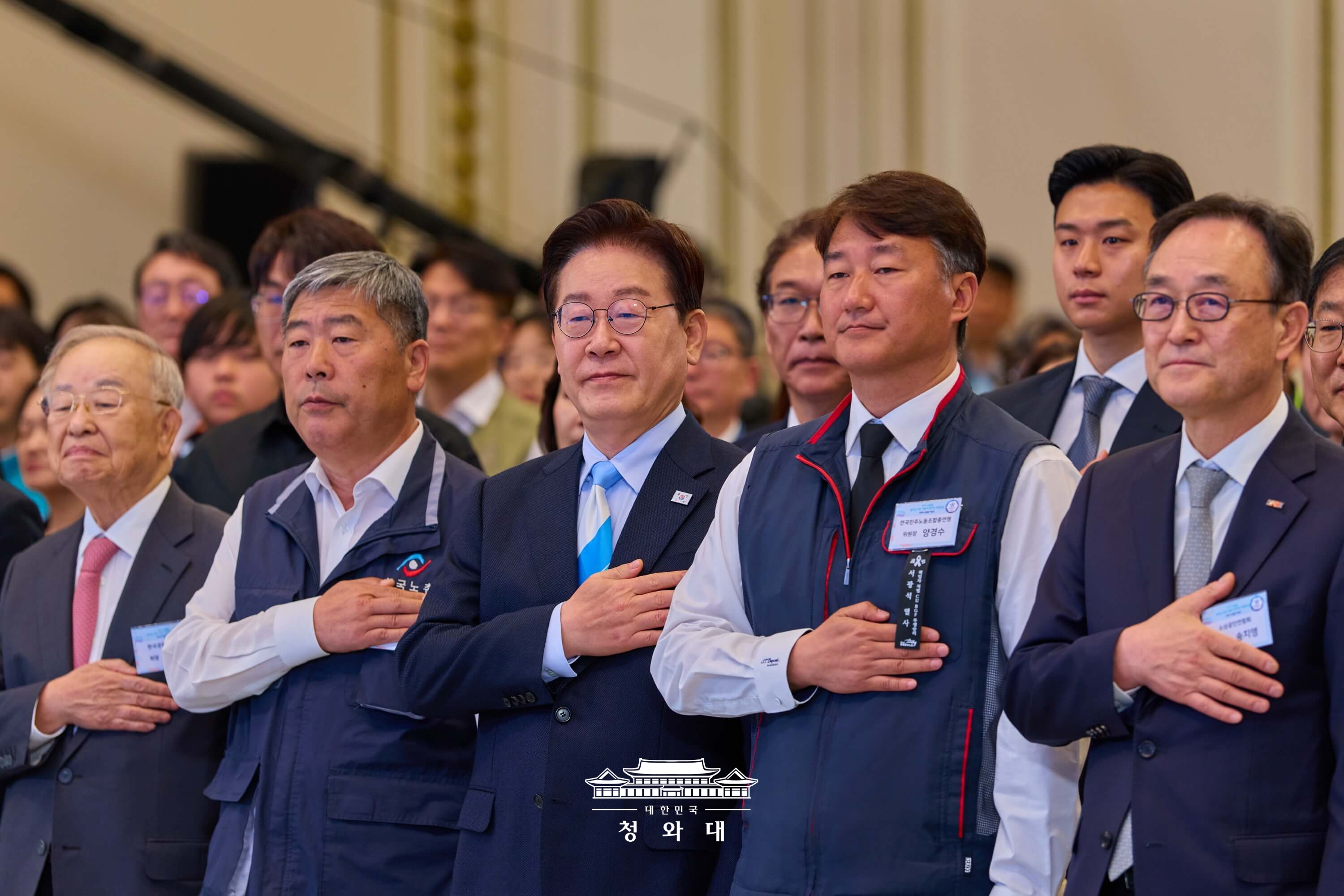 Le pr&eacute;sident Lee Jae Myung participe &agrave; une c&eacute;r&eacute;monie organis&eacute;e &agrave; l&rsquo;occasion de la f&ecirc;te du Travail, au complexe pr&eacute;sidentiel de Cheong Wa Dae, &agrave; S&eacute;oul, le 1er mai 2026. &copy; Cheong Wa Dae